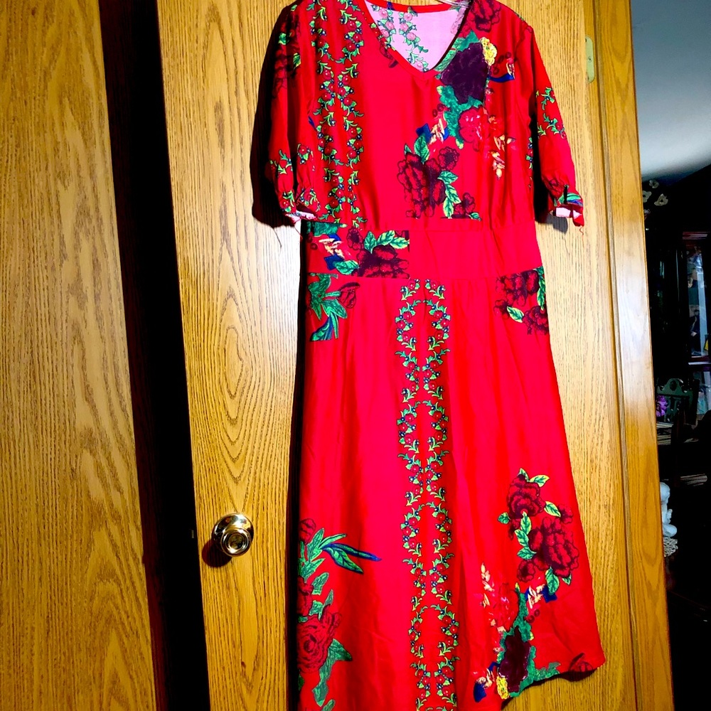 Red dress.  No labels short sleeve. Knee length